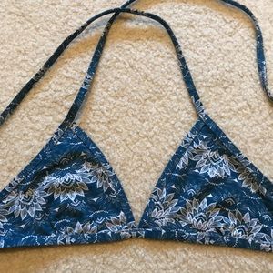 NWOT Jolyn Printed Triangle Top Size Medium